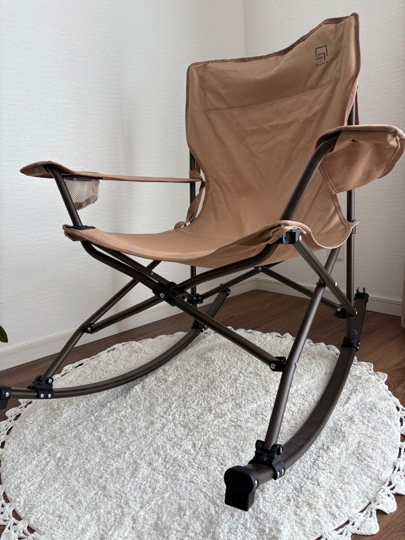値下げ中！美品！Qualz OMC-268 折り畳みロッキングチェア ベージュ これは買い！ コスパもサイズも◎な、クオルツのロッキンチェア。 | GO
